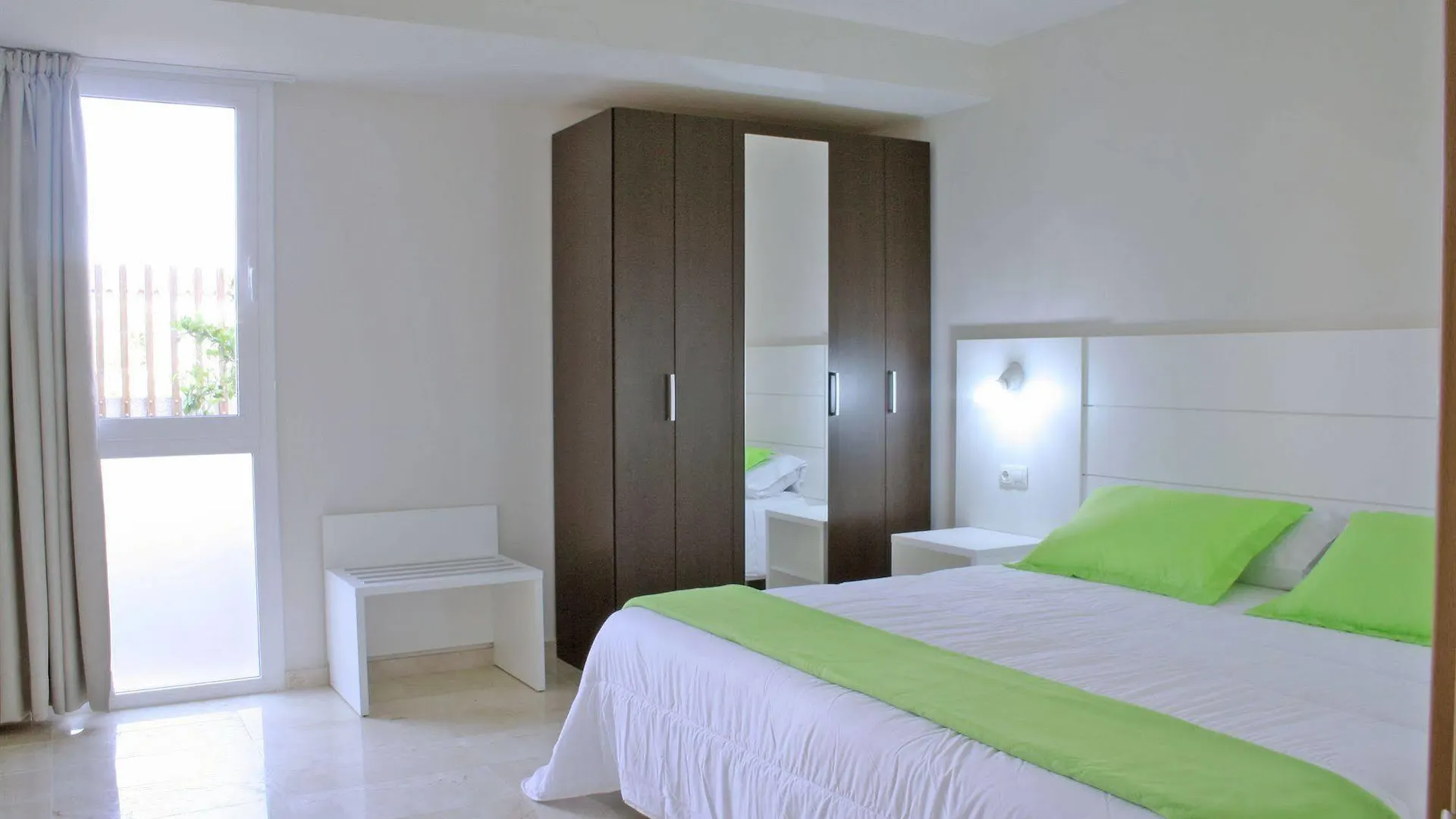 Apartahotel L' Escala Resort